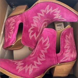 NWT Ariat Haute Pink Suede Dixon Western Ankle Booties